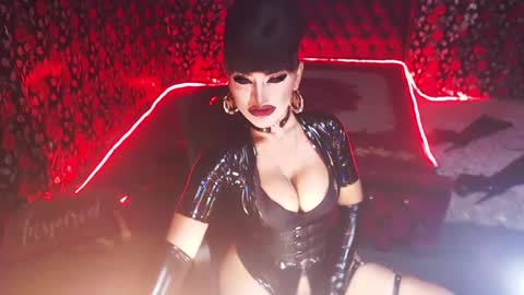 Snapshot of _hailyourqueenx chatting on 12-23-24, 02:02 GoDDess Chloe online show from 12-23-24, 02:02