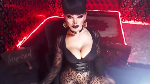 Snapshot of _hailyourqueenx chatting on 01-19-25, 04:12 GoDDess Chloe online show from 01-19-25, 04:12