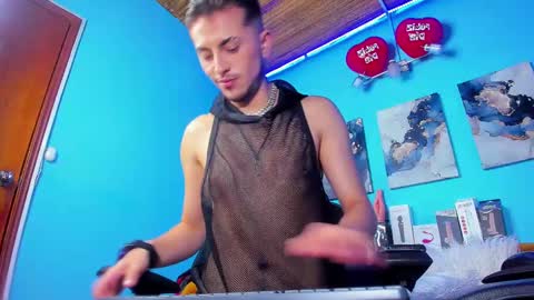 Snapshot of _hairybeard_ chatting on 02-19-25, 02:12 Mathews online show from 02-19-25, 02:12