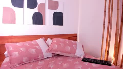 Snapshot of _hanna_johnson_ chatting on 01-06-25, 12:37 Hanna johnson online show from 01-06-25, 12:37