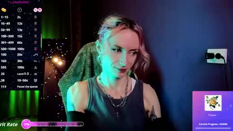 Snapshot of _helencarter chatting on 05-12-26, 08:17 Helen Carter 3 Next stream 2330 MSC online show from 05-12-26, 08:17
