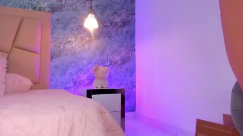 Snapshot of _hollywood_1 chatting on 10-17-25, 12:36 Hollywood online show from 10-17-25, 12:36