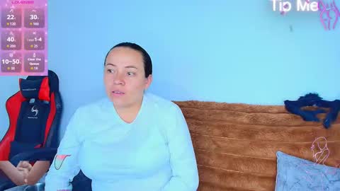 Snapshot of _honey1_ chatting on 10-29-25, 01:46 Honey online show from 10-29-25, 01:46