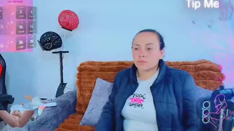 Snapshot of _honey1_ chatting on 11-19-25, 05:57 Honey online show from 11-19-25, 05:57