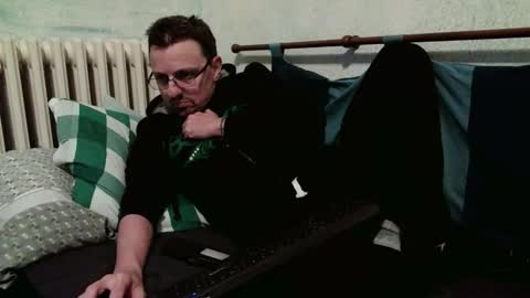 Manuel online show from 11-23-25, 01:55