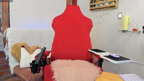 _hottie__ online show from 02-06-25, 10:43