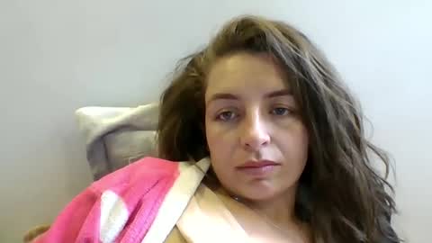 Isa online show from 04-28-26, 02:33