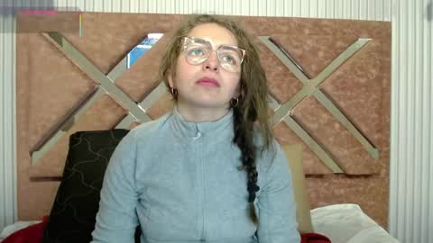 Snapshot of _isaabellaa chatting on 05-17-26, 01:07 Isa online show from 05-17-26, 01:07