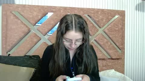 Snapshot of _isaabellaa chatting on 05-19-26, 12:33 Isa online show from 05-19-26, 12:33