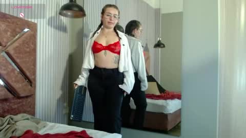 Snapshot of _isaabellaa chatting on 05-22-26, 01:17 Isa online show from 05-22-26, 01:17