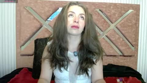 Snapshot of _isaabellaa chatting on 05-26-26, 01:07 Isa online show from 05-26-26, 01:07
