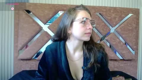 Snapshot of _isaabellaa chatting on 06-05-26, 01:17 Isa online show from 06-05-26, 01:17