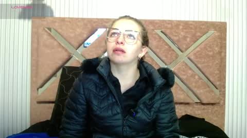 Snapshot of _isaabellaa chatting on 06-07-26, 10:41 Isa online show from 06-07-26, 10:41