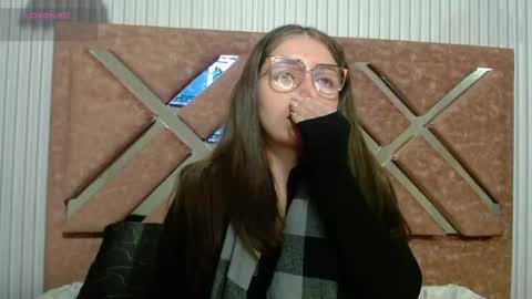 Snapshot of _isaabellaa chatting on 06-13-26, 10:57 Isa online show from 06-13-26, 10:57