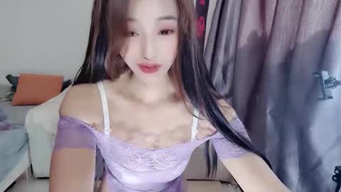 Snapshot of _iuiu_ chatting on 12-13-24, 06:42 UU online show from 12-13-24, 06:42