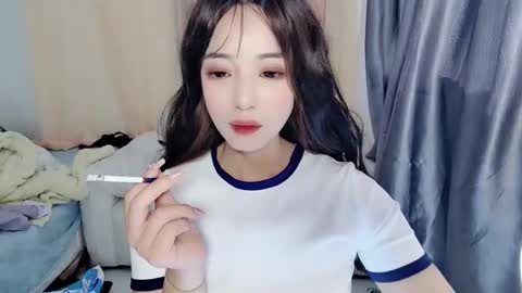 Snapshot of _iuiu_ chatting on 12-17-24, 04:34 UU online show from 12-17-24, 04:34