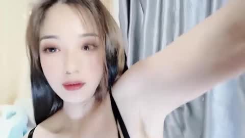 Snapshot of _iuiu_ chatting on 12-21-24, 05:51 UU online show from 12-21-24, 05:51