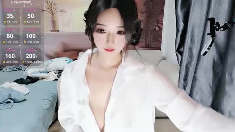 Snapshot of _iuiu_ chatting on 11-02-25, 10:50 UU online show from 11-02-25, 10:50