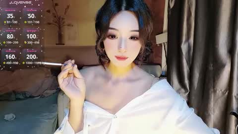 Snapshot of _iuiu_ chatting on 11-07-25, 05:18 UU online show from 11-07-25, 05:18