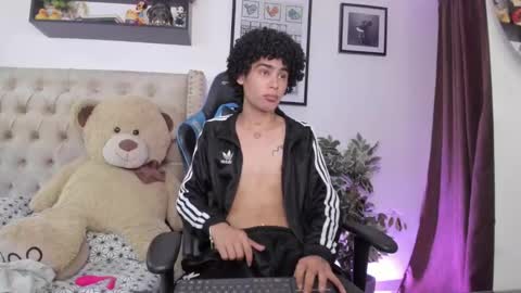 Snapshot of _jaay77 chatting on 12-11-24, 01:37 Jay online show from 12-11-24, 01:37