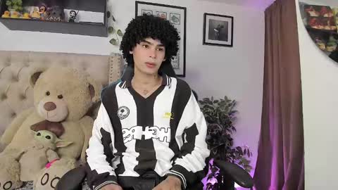 Snapshot of _jaay77 chatting on 12-13-24, 06:16 Jay online show from 12-13-24, 06:16