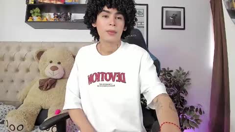 Snapshot of _jaay77 chatting on 12-14-24, 06:52 Jay online show from 12-14-24, 06:52