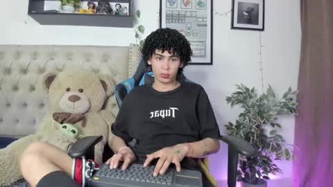 Snapshot of _jaay77 chatting on 12-20-24, 02:19 Jay online show from 12-20-24, 02:19