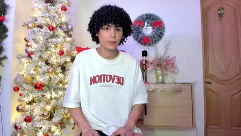 Snapshot of _jaay77 chatting on 12-31-24, 12:43 Jay online show from 12-31-24, 12:43