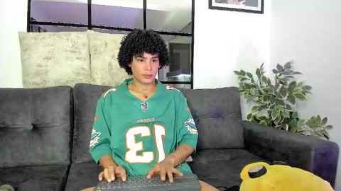 Snapshot of _jaay77 chatting on 02-04-25, 12:40 Jay online show from 02-04-25, 12:40