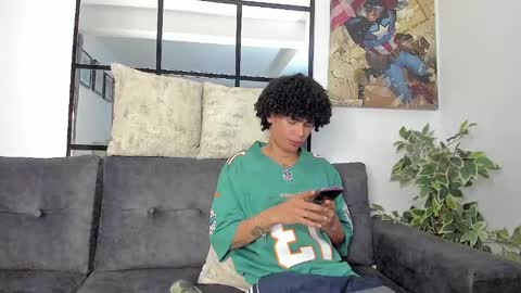 Snapshot of _jaay77 chatting on 02-14-25, 08:15 Jay online show from 02-14-25, 08:15