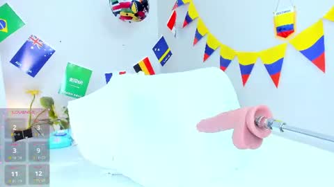 Snapshot of _jasminnee_ chatting on 06-11-26, 02:04 _jasminnee_ online show from 06-11-26, 02:04