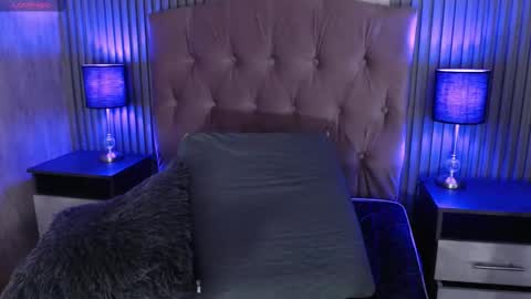 Mia online show from 12-05-25, 04:25