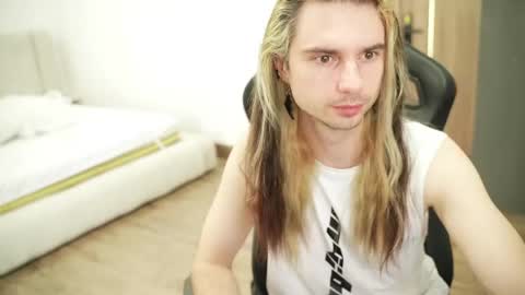 Snapshot of _just_funk_ chatting on 06-01-26, 12:34 My song - online show from 06-01-26, 12:34
