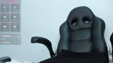 Snapshot of _karla_brunette_ chatting on 02-17-25, 10:25 Amanda online show from 02-17-25, 10:25