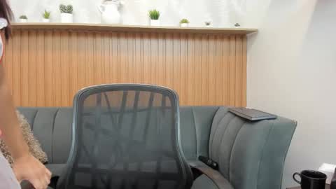 Snapshot of _karla_brunette_ chatting on 10-31-25, 07:48 Amanda online show from 10-31-25, 07:48