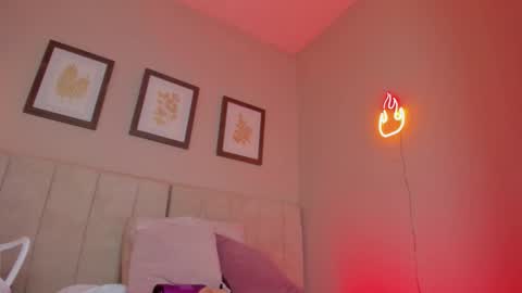 Snapshot of _karol_18 chatting on 11-26-25, 01:34 karol online show from 11-26-25, 01:34