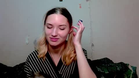 _kikiclark_ online show from 10-15-25, 08:53