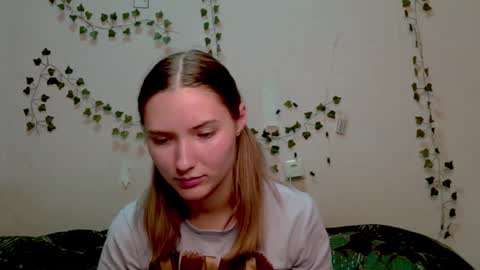 _kikiclark_ online show from 11-13-25, 10:08