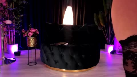 Kim online show from 09-15-25, 02:39