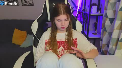 Snapshot of _kirieshka chatting on 12-08-24, 02:09 Molly   Emily online show from 12-08-24, 02:09