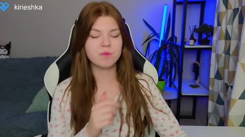 Snapshot of _kirieshka chatting on 12-26-24, 04:58 Molly   Emily online show from 12-26-24, 04:58