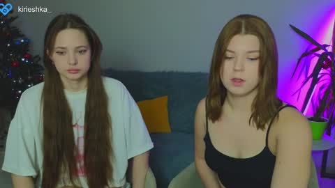 Snapshot of _kirieshka chatting on 01-08-25, 11:21 Molly   Emily online show from 01-08-25, 11:21