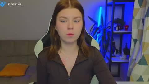 Snapshot of _kirieshka chatting on 01-12-25, 06:16 Molly   Emily online show from 01-12-25, 06:16