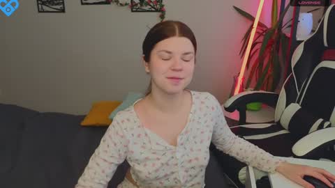 Snapshot of _kirieshka chatting on 01-22-25, 05:37 Molly   Emily online show from 01-22-25, 05:37