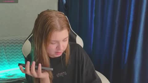 Snapshot of _kirieshka chatting on 09-18-25, 09:55 Molly   Emily online show from 09-18-25, 09:55