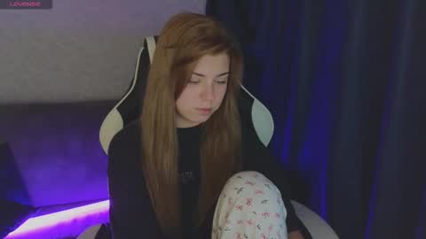 Snapshot of _kirieshka chatting on 09-29-25, 02:33 Molly   Emily online show from 09-29-25, 02:33