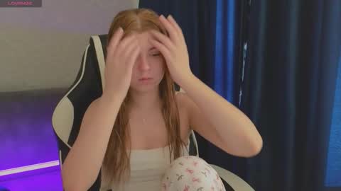 Snapshot of _kirieshka chatting on 10-08-25, 10:13 Molly   Emily online show from 10-08-25, 10:13