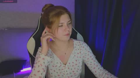 Snapshot of _kirieshka chatting on 10-15-25, 06:41 Molly   Emily online show from 10-15-25, 06:41