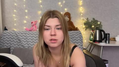 Molly   Emily online show from 03-01-26, 09:50