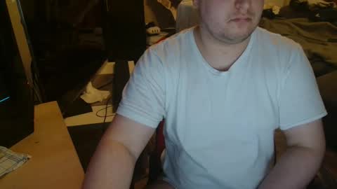 Snapshot of _kitsu_ chatting on 11-14-25, 03:55 _kitsu_ online show from 11-14-25, 03:55